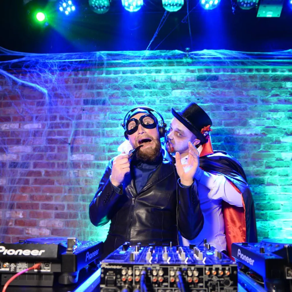 #mccola.us #mc #helloweenparty #хелоуин #хеловін #masterofceremony #veduchiy #vedushiy #ведущийнасвадьбу #тамадачикаго #тамада #заказатьведущего