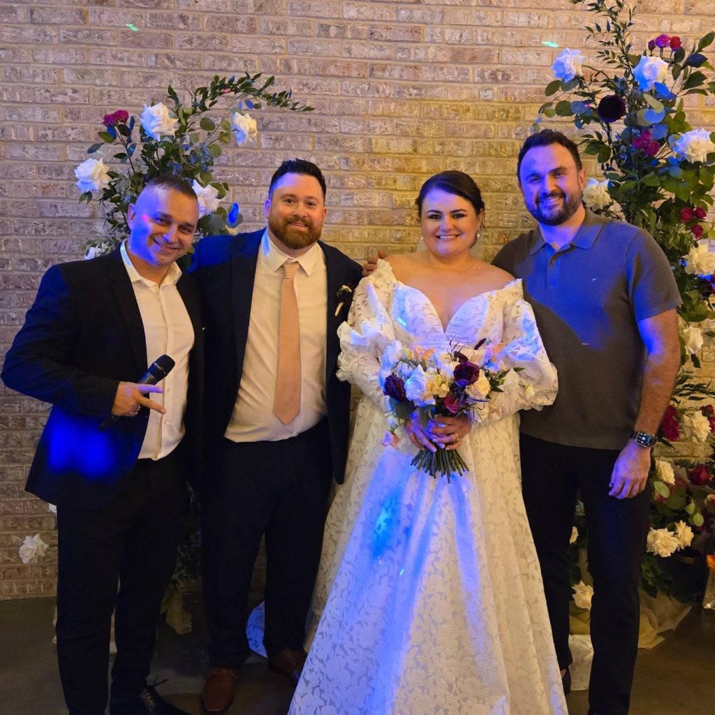 Another couple in love, happy, thank you for your trust. I also met some old acquaintances